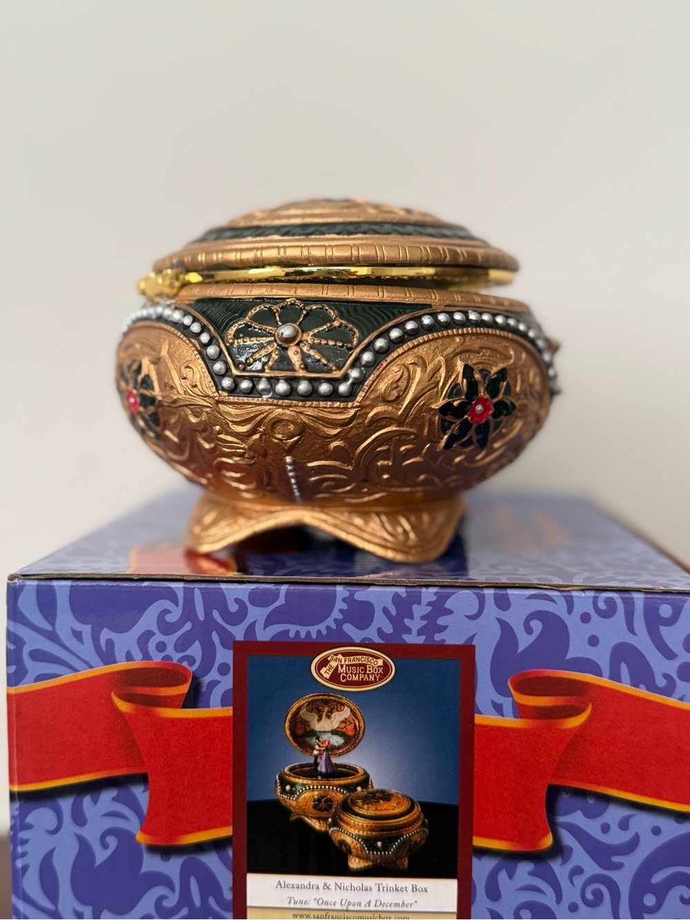 Anastasia San Francisco Music Box Company Music Box 1992 - MINT - Picture 8 of 11